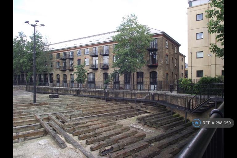 1 bedroom flat in Slipway House, London, E14 (1 bed) (#2881059)