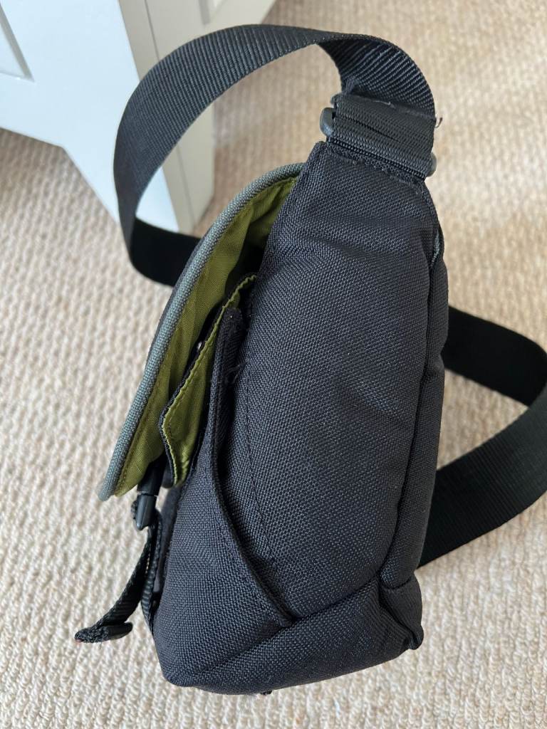Crumpler camera bag 