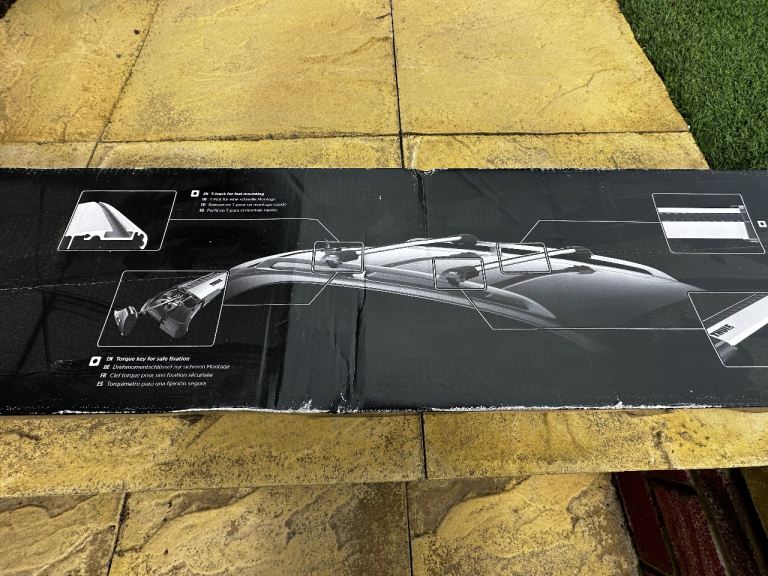 Thule 9585 Wingbar Edge roof bars for vehicles with roof rails. Brand New in box.
