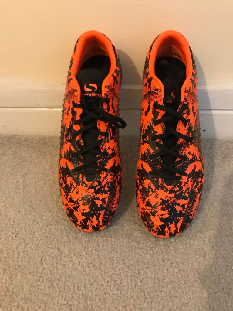 NEW -BOYS FOOTBALL BOOTS (SONDICO BLAZE) 6.5 UK SIZE