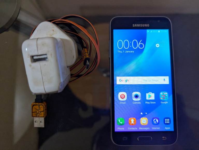 Samsung Galaxy j3 2016 smartphone. o2