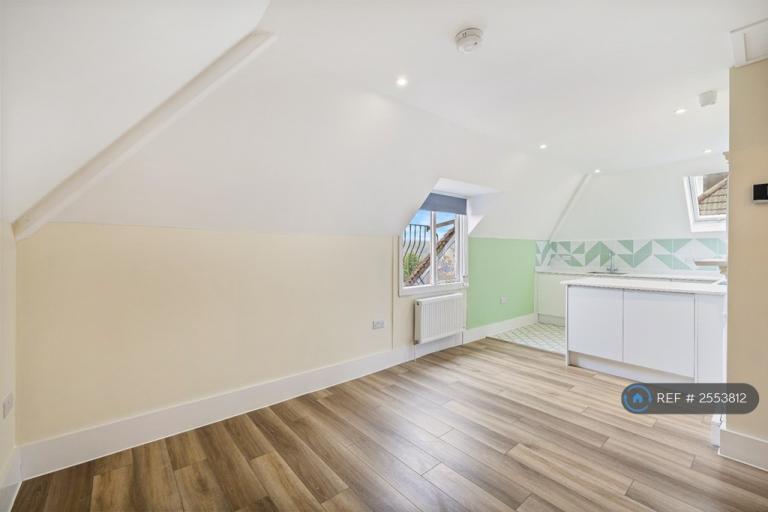 2 bedroom flat in Beaconsfield Villas, Brighton, BN1 (2 bed) (#2553812)