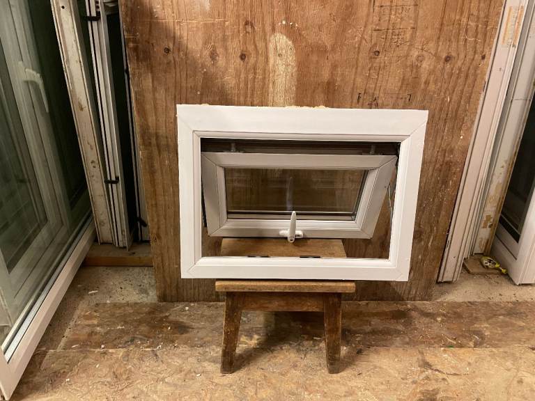 H 39.5 x W 53.5 cm - VERY SMALL UPVC DOUBLE GLAZED WINDOW - CLEAR GLASS - GOOD CONDITION