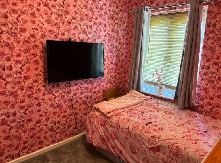 Rent *** Single Room - Address: Barclay Road, Edmonton N18 1EG 