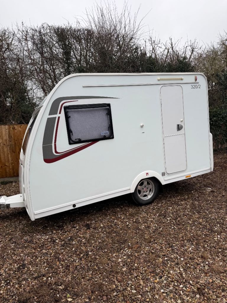 2013 lunar Venus 320/2 light weight caravan 