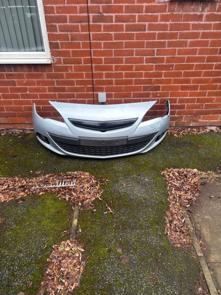 Damaged front bumper for a 2014 Astra Gtc
