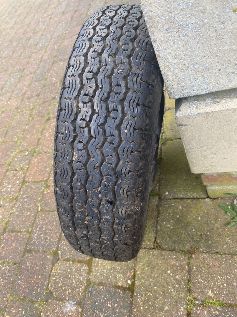 Car / trailer wheel and tyre 