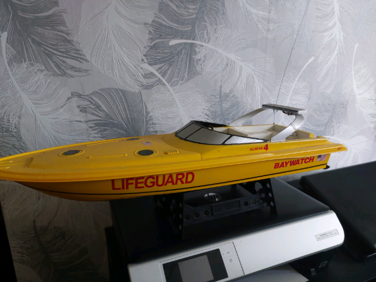 RADIO CONTROLLED SPEED BOAT (BAYWATCH)