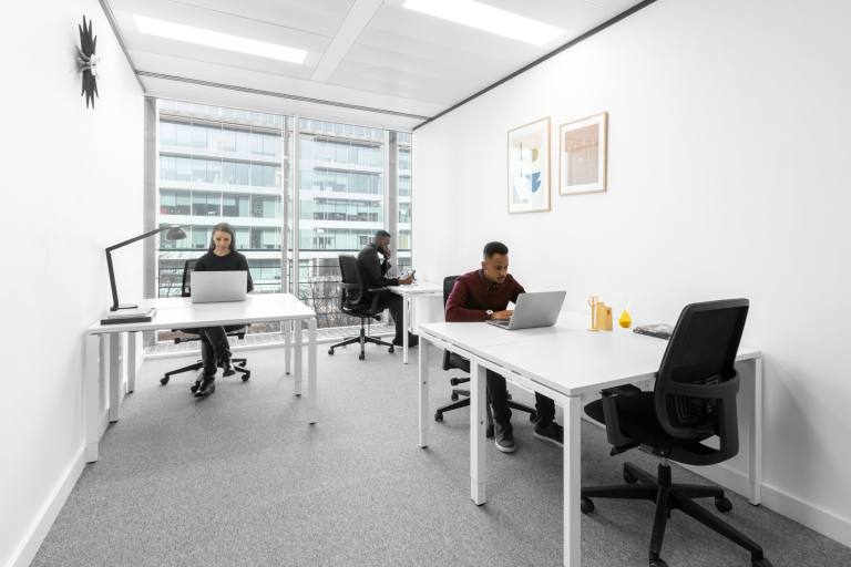 London - W5 5SL \ Private Office with 4 Desks