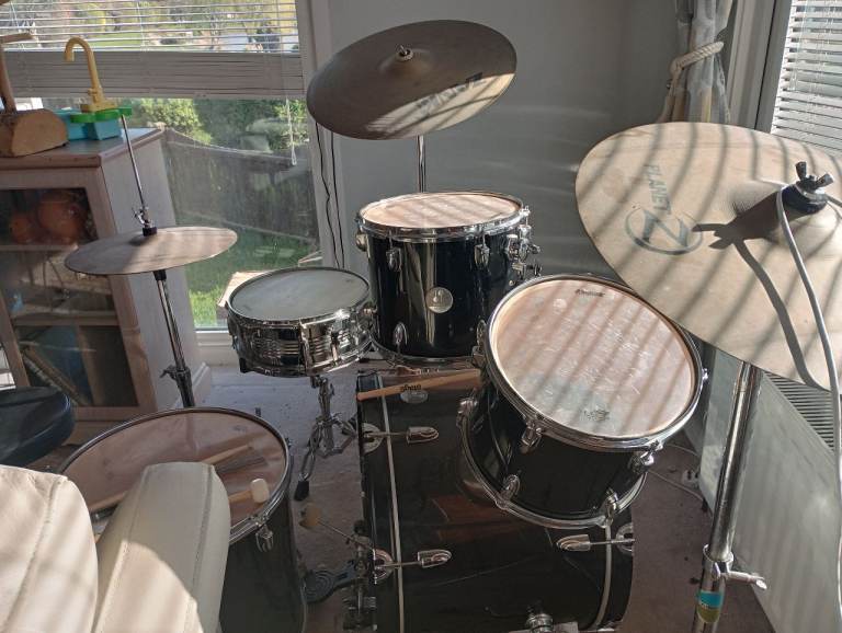 Full Drum Kit with Cymbals and Stool – Good Condition