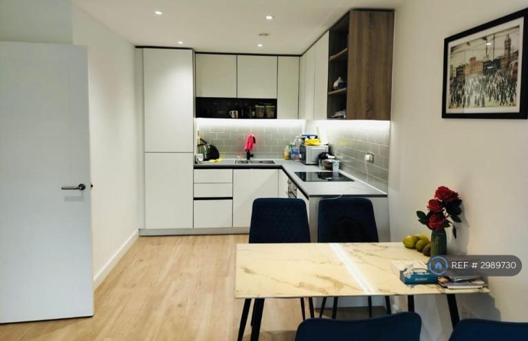 2 bedroom flat in Fermont House, London, NW9 (2 bed) (#2989730)