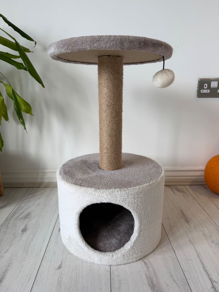 Small cat tree/ scratching post/ hideaway