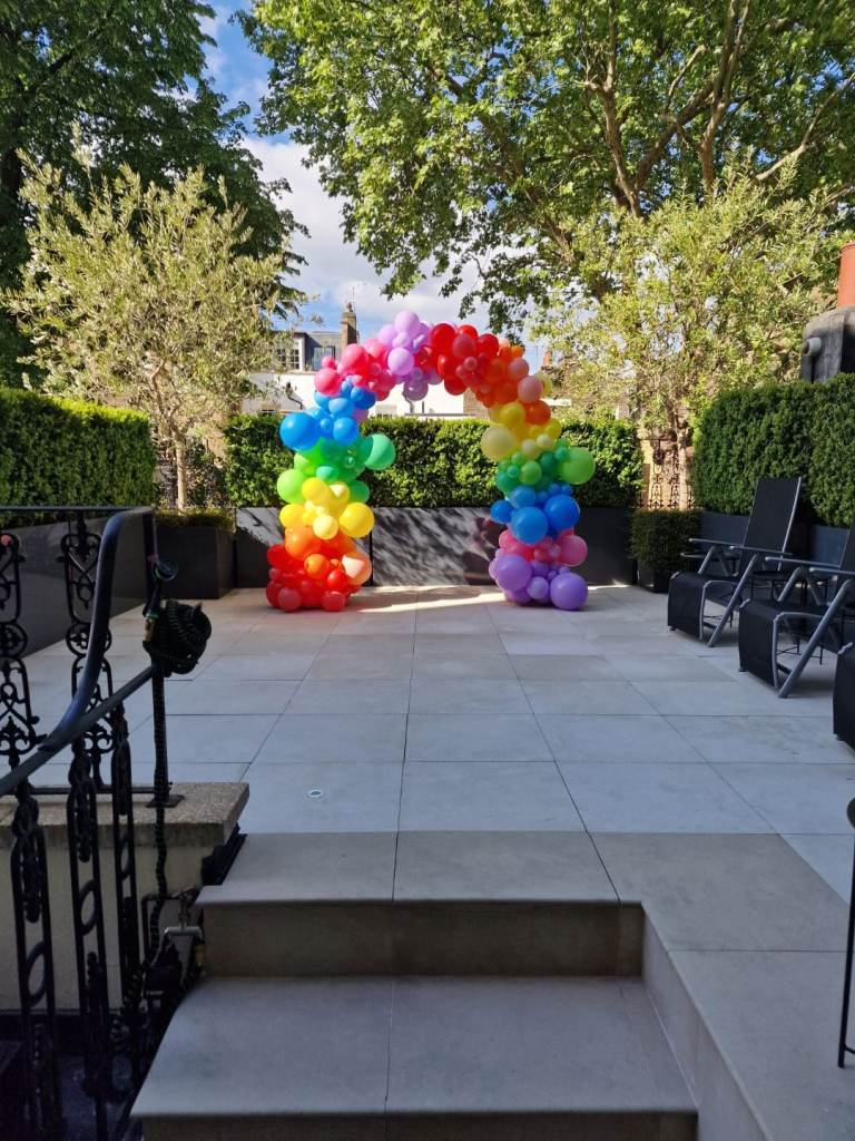 Balloon stand arch