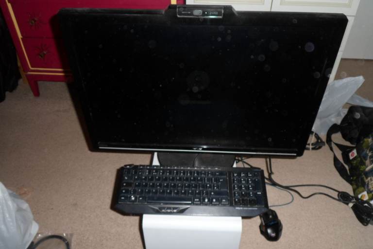 Desktop Mini AsusPC with 25inch Asus Monitor - Roccat Arvo keyboard and mouse