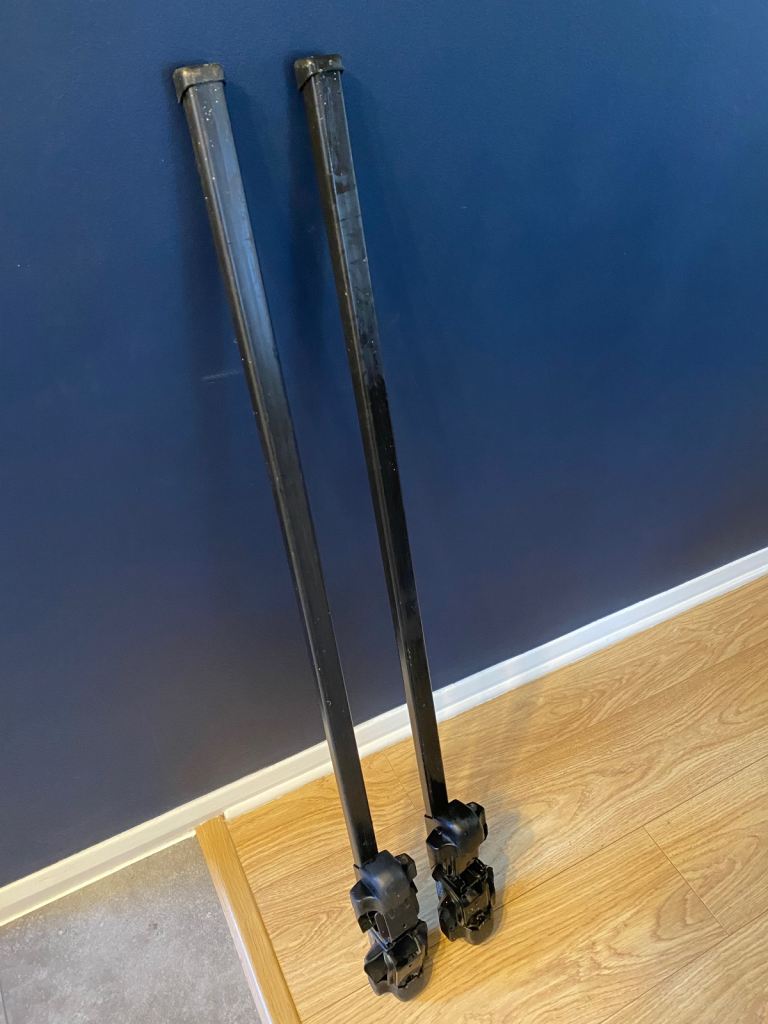 Thule lockable car roof bars 