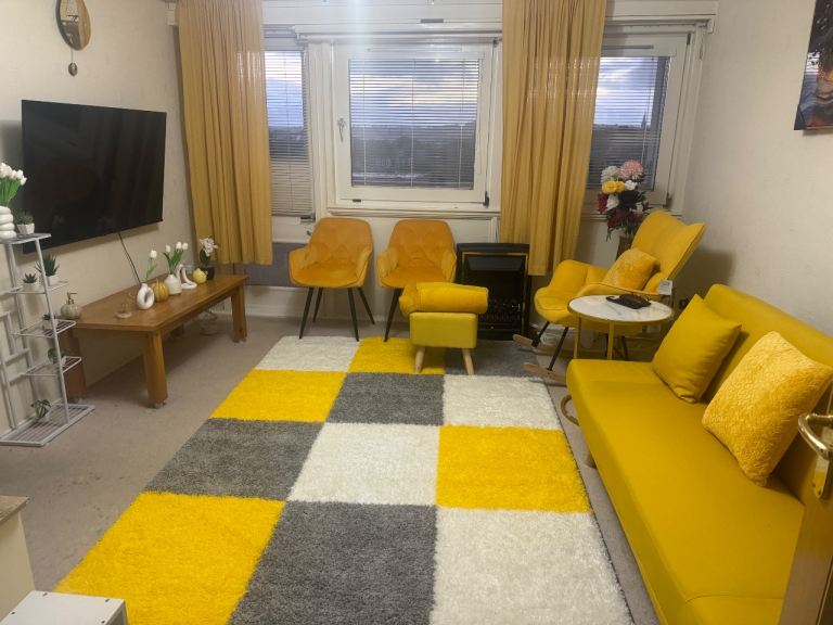 3 BED 2 BATH FLAT AT THE HEART OF CITY CENTRE 