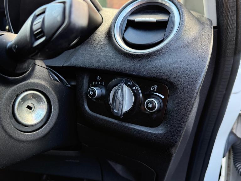 2013 Ford Fiesta 1.25 82 Zetec 5dr HATCHBACK Petrol Manual