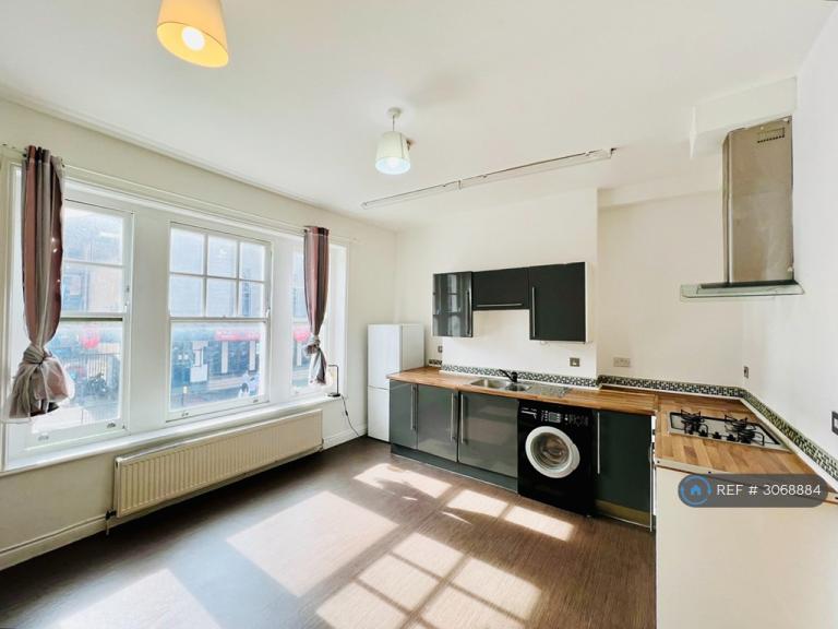 2 bedroom flat in Mitcham Road, London, SW17 (2 bed) (#3068884)