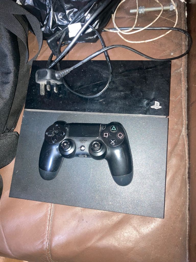 Ps4 with 1 controller not tested 