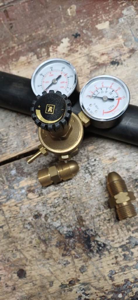welding gas regulator's 4 off