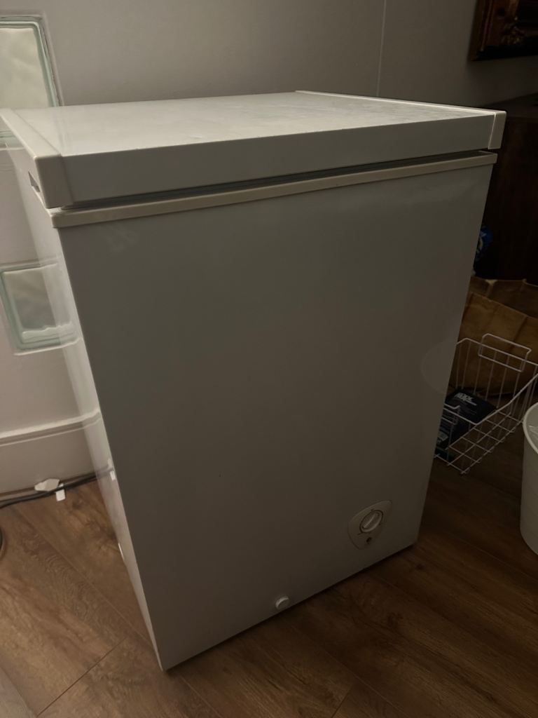 *** THIS IS SOLD *** Currys Essential upright freezer 