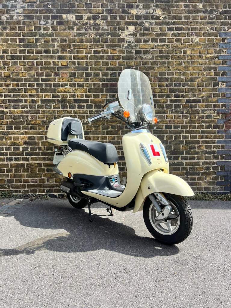 DIRECT BIKE 125 retro vespa style scooter 
