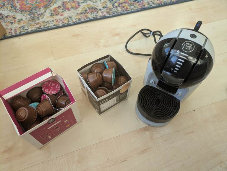 Nescafe Dolce Gusto Coffee Machine with Pods