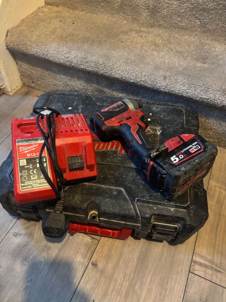 Mulwakee 18v impact driver 5amp charger box 