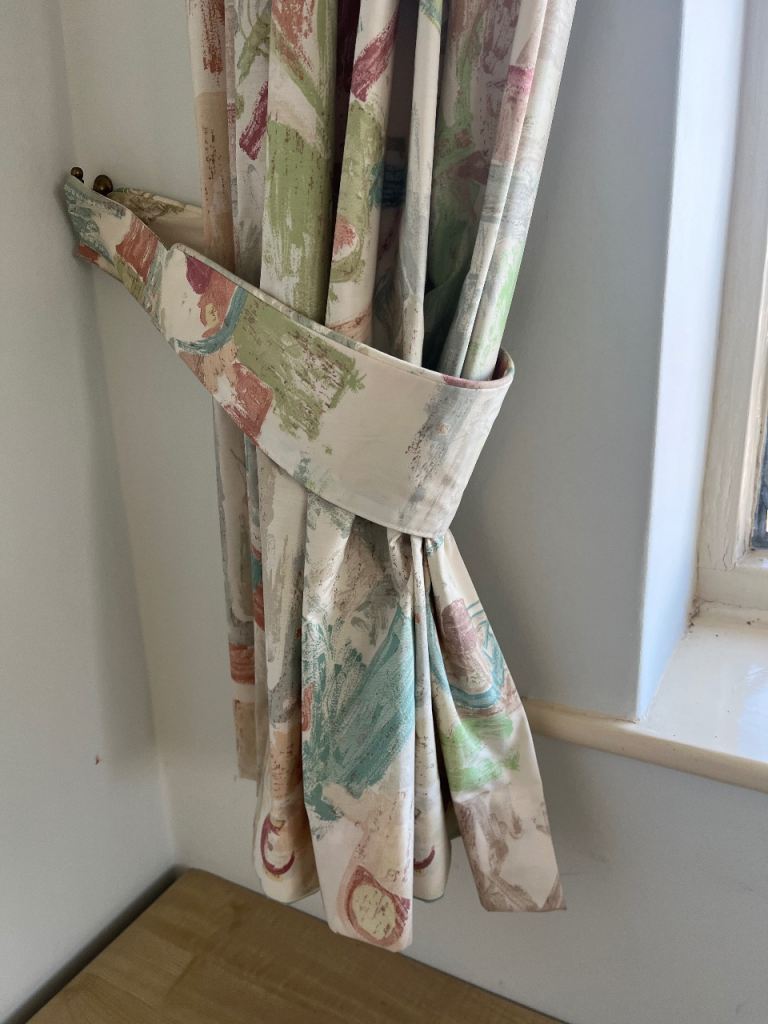 Good Quality Curtains and Pelmet 