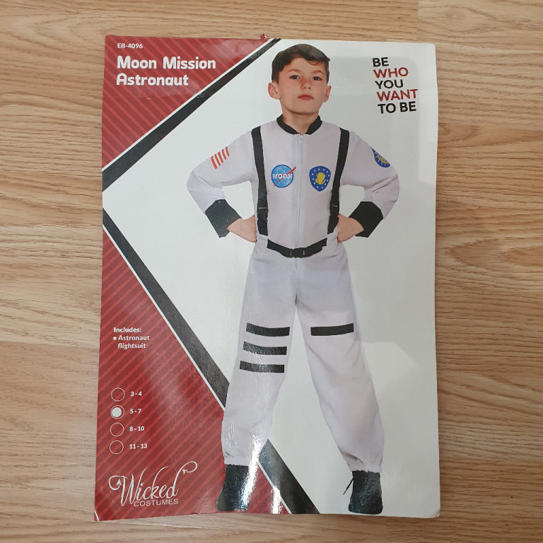 Astrounaut moon mission boy siute