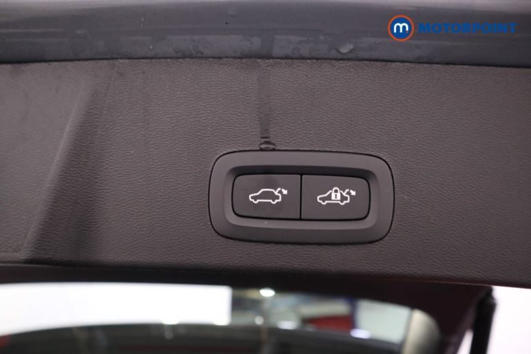 2022 Volvo XC40 1.5 T4 Recharge PHEV Plus Dark 5dr Auto SUV Hybrid Automatic