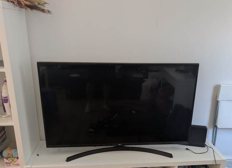 LG 49 inch Smart 4K Ultra HD HDR LED TV