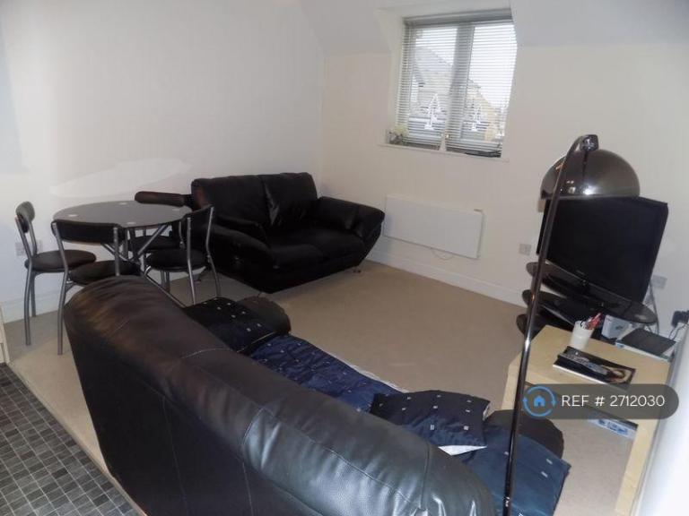 2 bedroom flat in Torun Way, Swindon, SN25 (2 bed) (#2712030)