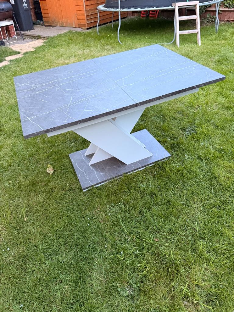 £110 Extendable Dining Table