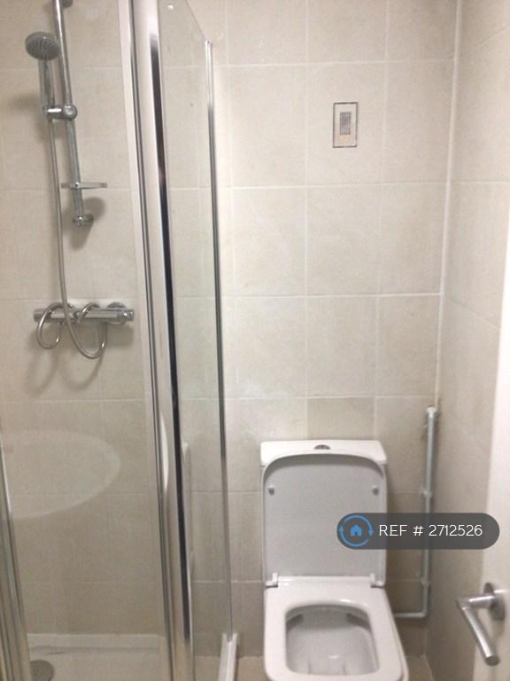 Studio flat in Oldham Road, Rochdale, OL16 (#2712526)