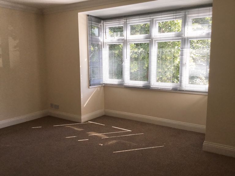 Lovely sunny 2 bed fff charminster