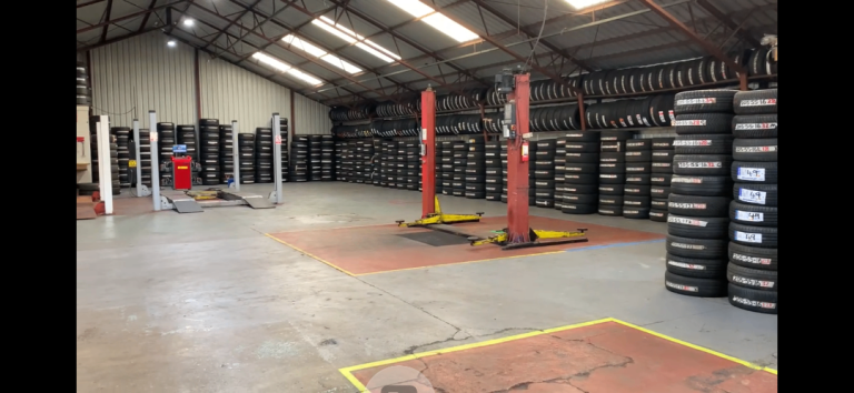 Equipped Large Mechanics Shared Garage To Rent