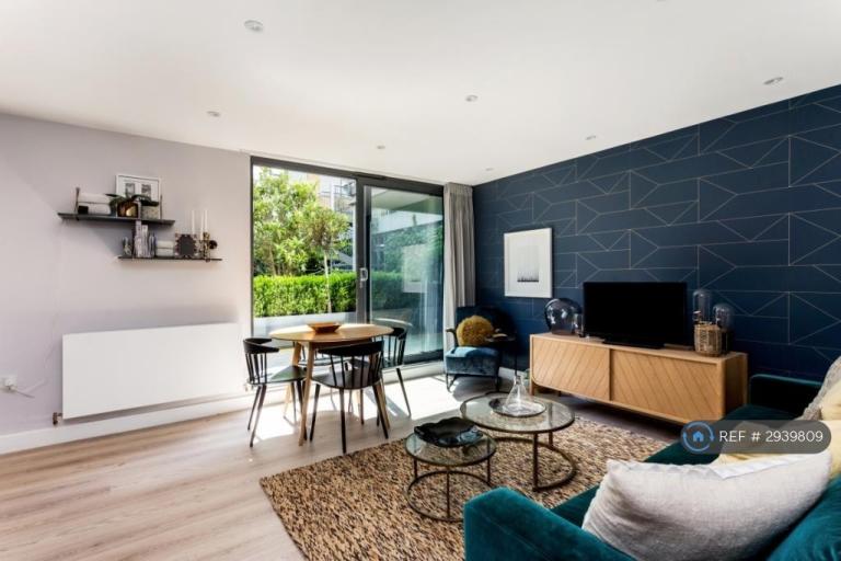 2 bedroom flat in London Road, Sevenoaks, TN13 (2 bed) (#2939809)