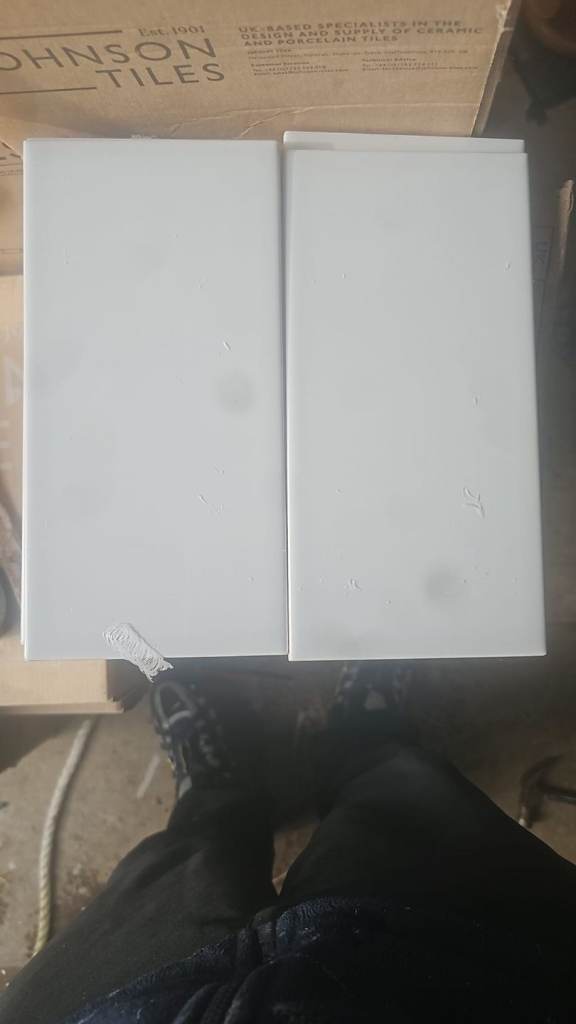 Johnsons ceramic wall tiles - Gloss shark field - 8 boxes