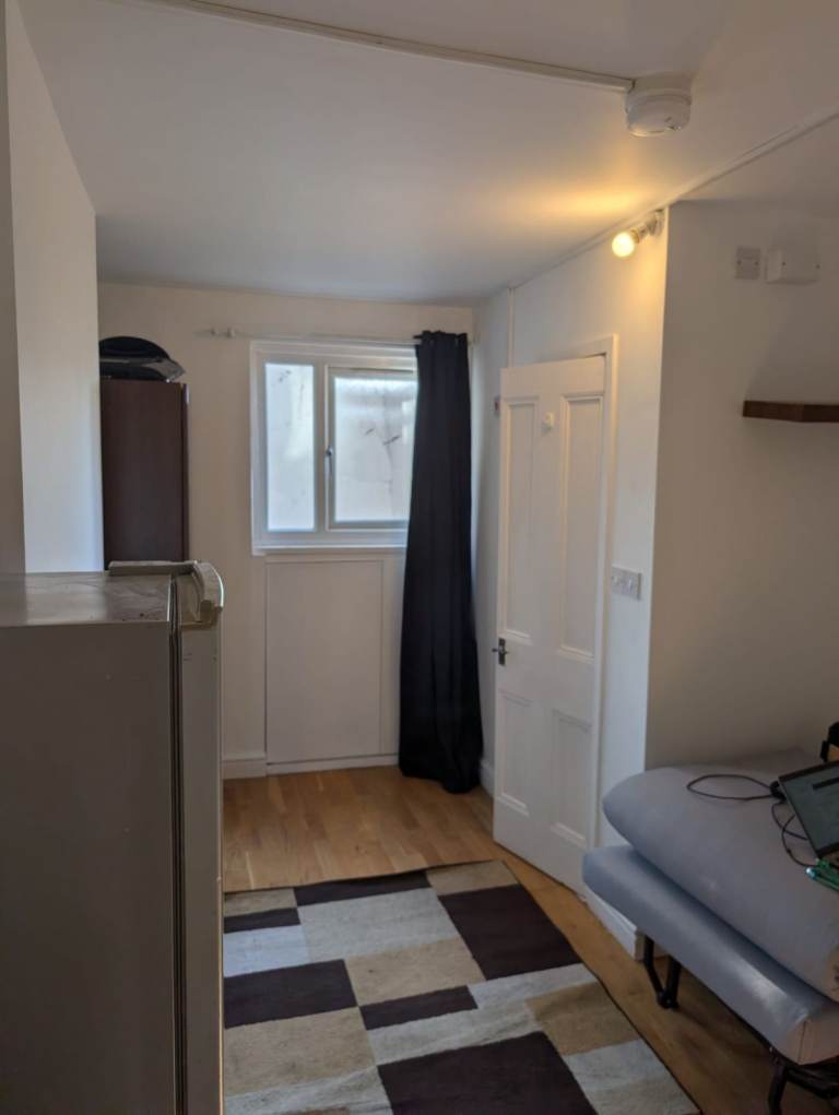 Small studio flat - 23 Surry Street , CR0 1RG
