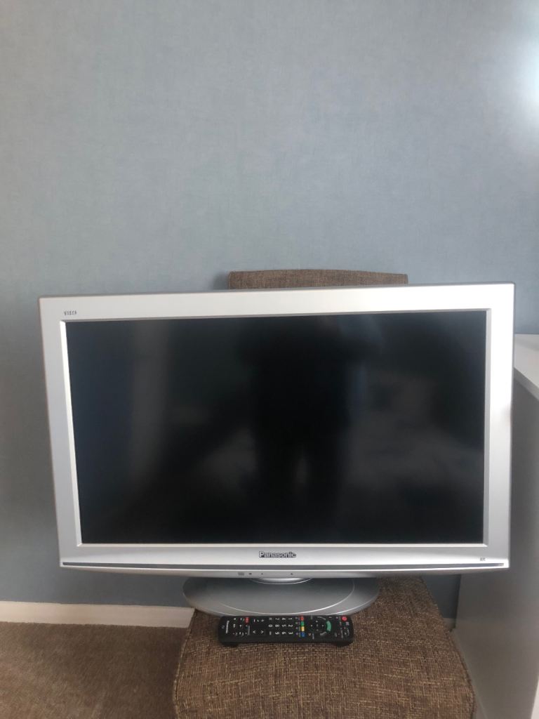 Panasonic Flat Screen TV with Remote – Good Condition