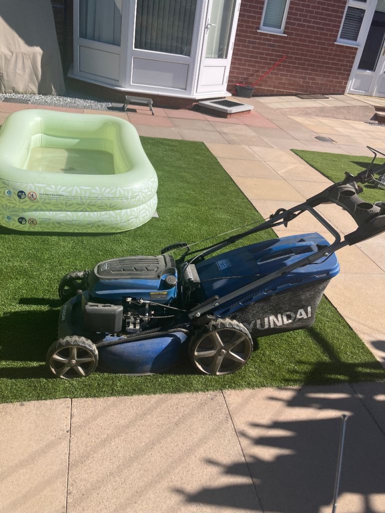 Hyundai lawn mower 