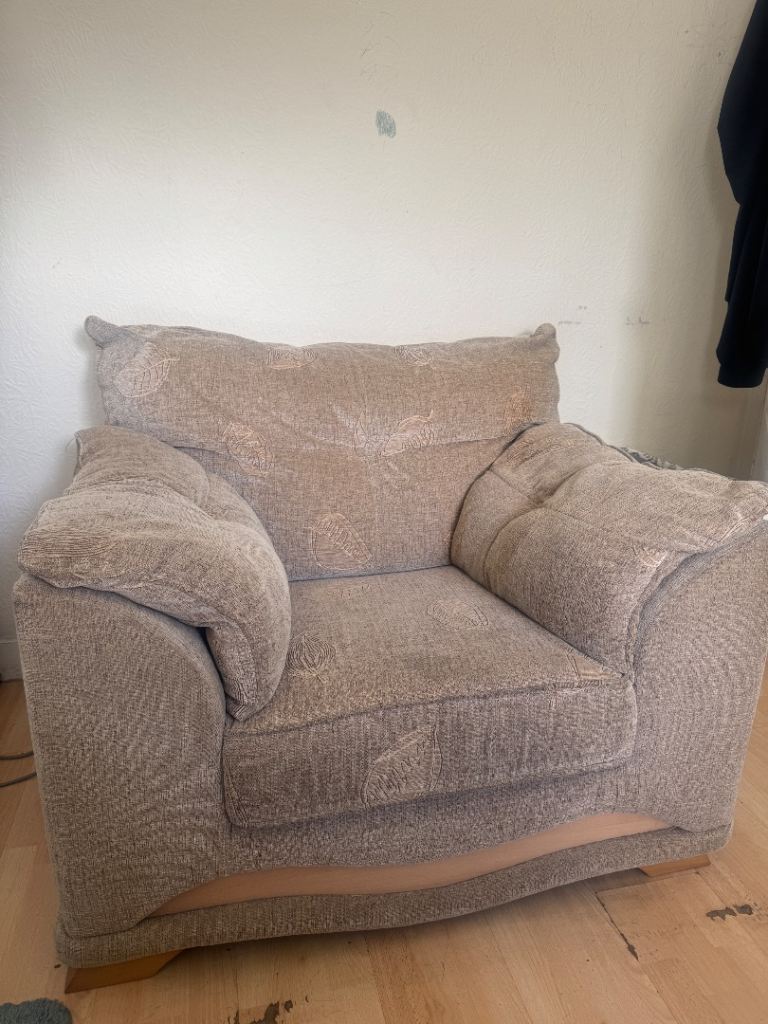 Comfy Beige Armchair with Leaf Pattern – Good Condition