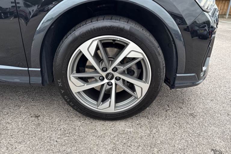 2022 Audi Q3 Black Edition 40 TFSI quattro 190 PS S tronic SUV PETROL Automatic