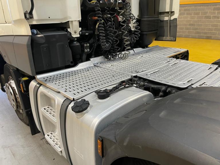 DAF XF106 480 SUPER SPACE CAB *EURO 6* 6X2 TRACTOR UNIT - 2018 - WK68 AYZ