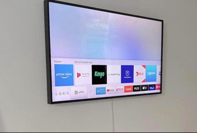 Samsung 49” THE FRAME 4K   Smart WiFi Ultra Hd led tv   Good working condition-Original Wall Bracket