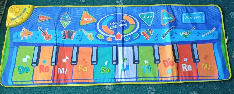 Electronic musical piano play mat. My Music Center 32 Keys Synthesizer piano.