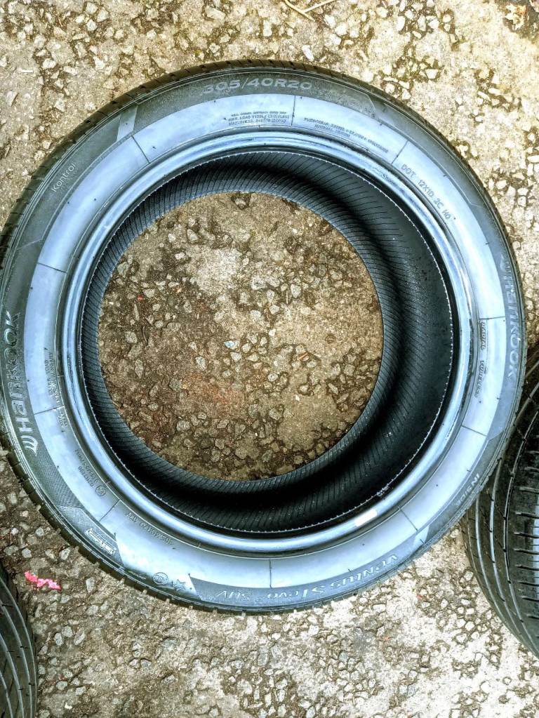 305/40/20 Hankook 