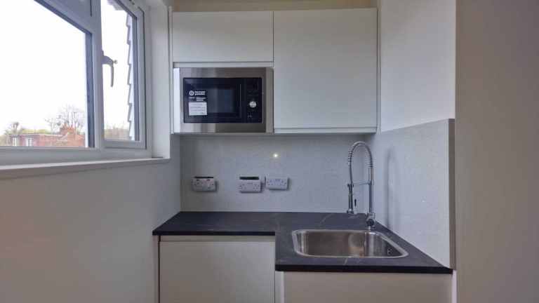 Self-Contained Studio Flat in Ealing - DSS Welcome