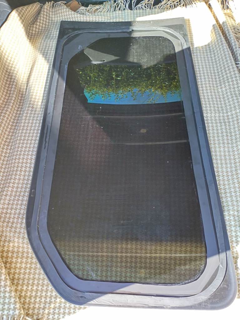 FREE - Trafic/Vivaro/NV300 sliding side door glass